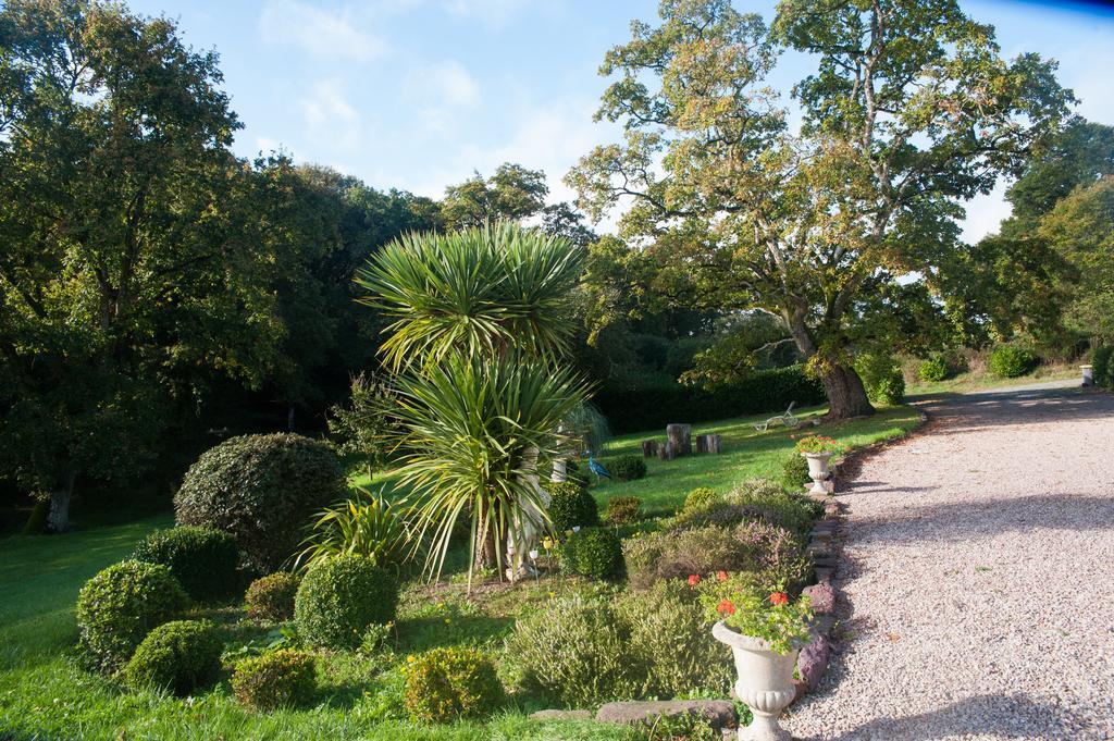 Manoir La Haie Chapeau Saint-Thurial ภายนอก รูปภาพ